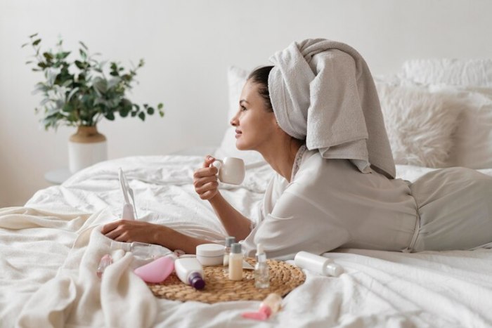 7 Rutinitas Self-Care yang Mudah Dilakukan di Rumah - Pantau.com 7 Rutinitas Self-Care yang Mudah Dilakukan di Rumah - Pantau.com