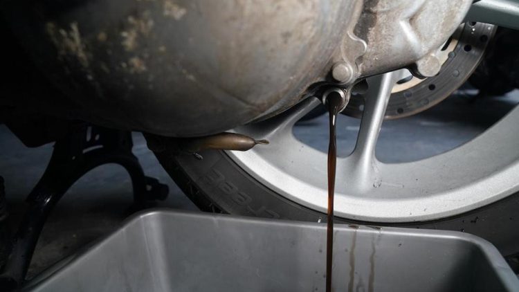 Cara Mudah Ganti Oli Gardan Sepeda Motor Tanpa Perlu ke Bengkel