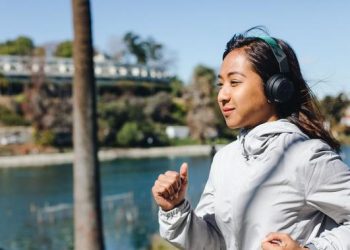 Rekomendasi Earbuds dan Headset Terbaik untuk Olahraga dan Perjalanan